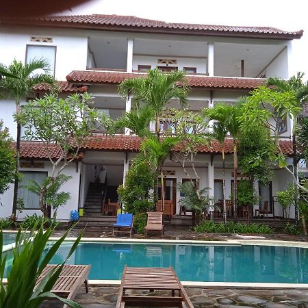 Family House Hotel Kuta Kuta  Exterior foto