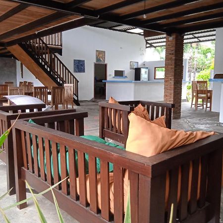 Family House Hotel Kuta Kuta  Exterior foto