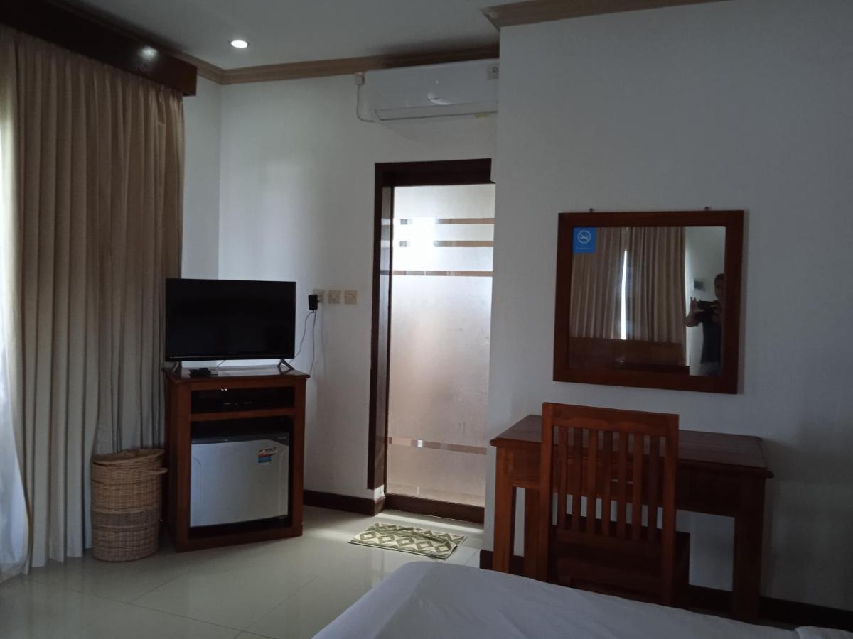 Family House Hotel Kuta Kuta  Exterior foto