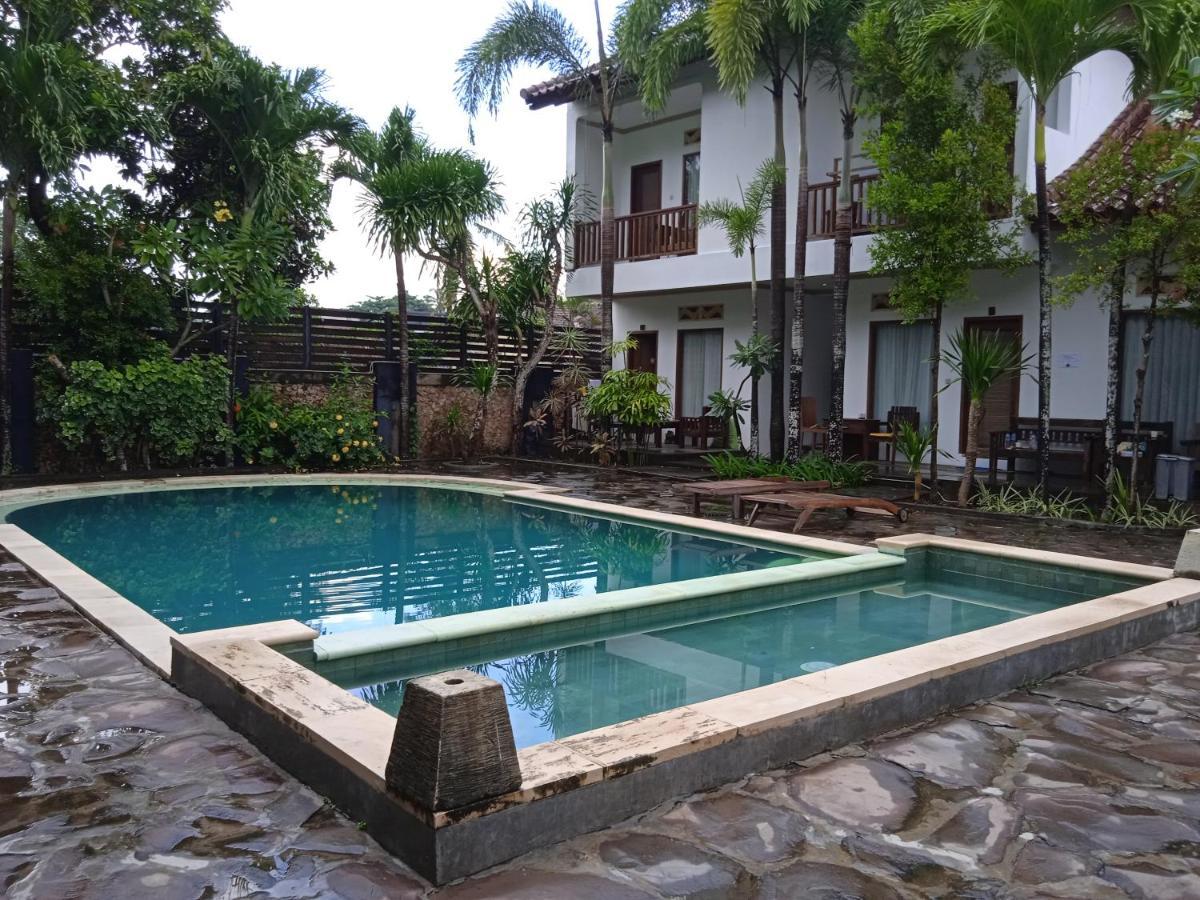 Family House Hotel Kuta Kuta  Exterior foto